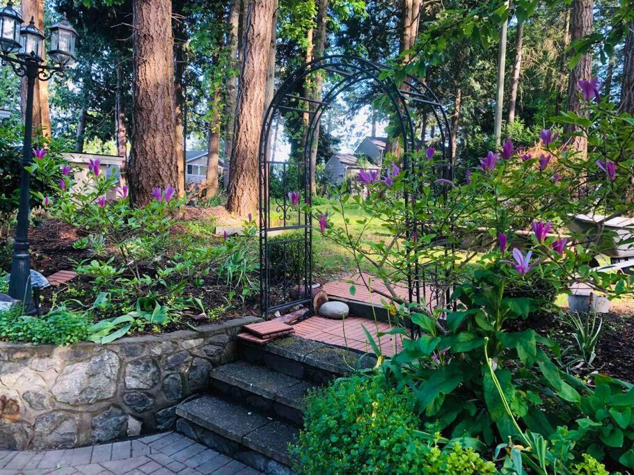 Saanichton Waterfront 2Br Suite With Superb Views 외부 사진