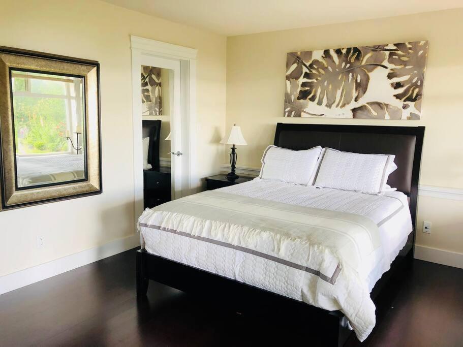 Saanichton Waterfront 2Br Suite With Superb Views 외부 사진