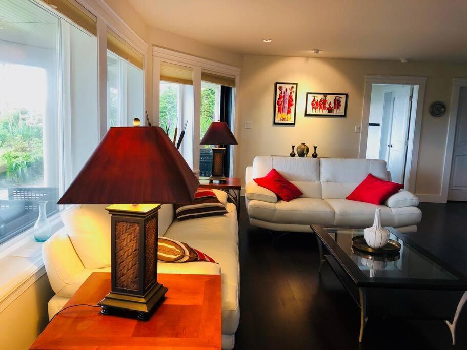 Saanichton Waterfront 2Br Suite With Superb Views 외부 사진