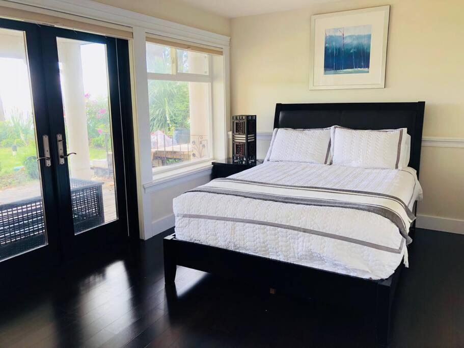 Saanichton Waterfront 2Br Suite With Superb Views 외부 사진