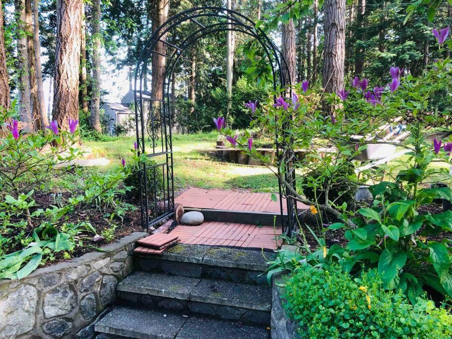 Saanichton Waterfront 2Br Suite With Superb Views 외부 사진