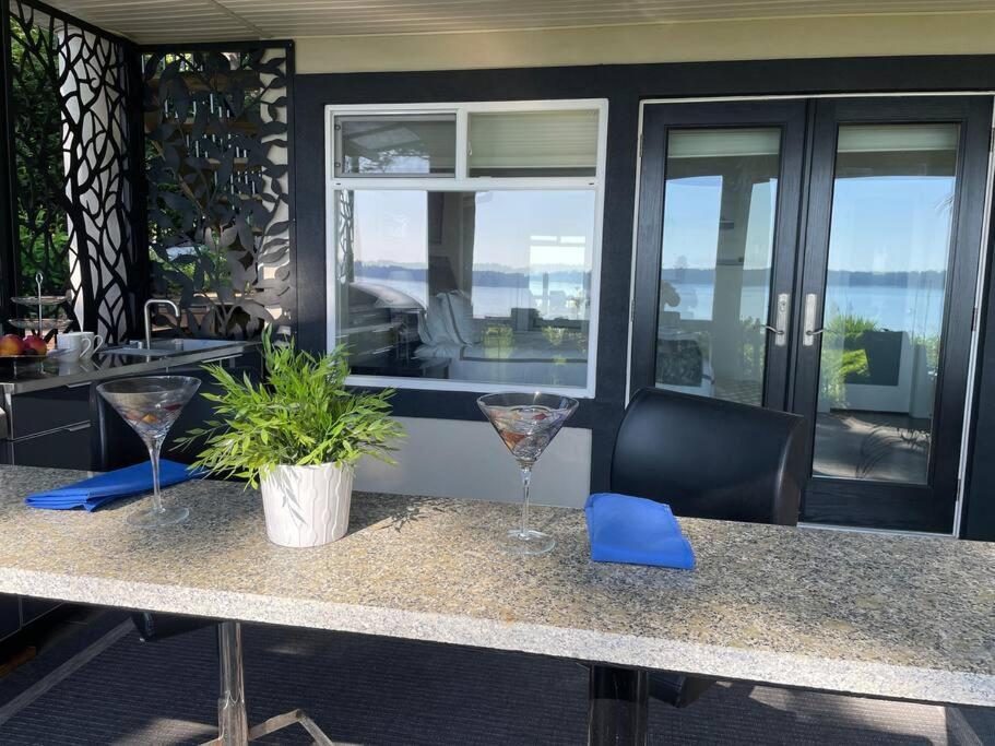 Saanichton Waterfront 2Br Suite With Superb Views 외부 사진