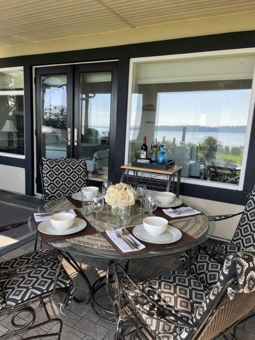 Saanichton Waterfront 2Br Suite With Superb Views 외부 사진