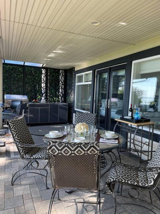 Saanichton Waterfront 2Br Suite With Superb Views 외부 사진